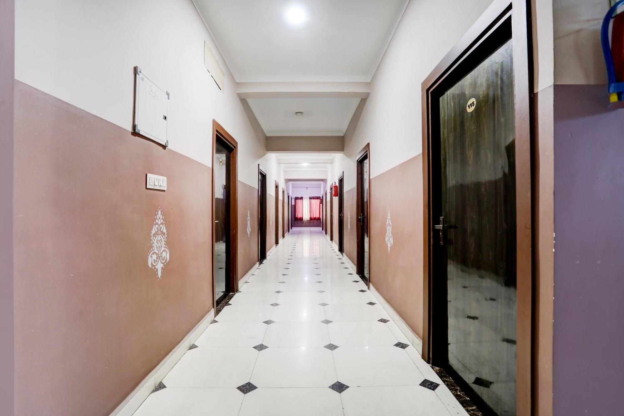 מלון גורקפור Super Townhouse Gida Near Rto Office מראה חיצוני תמונה