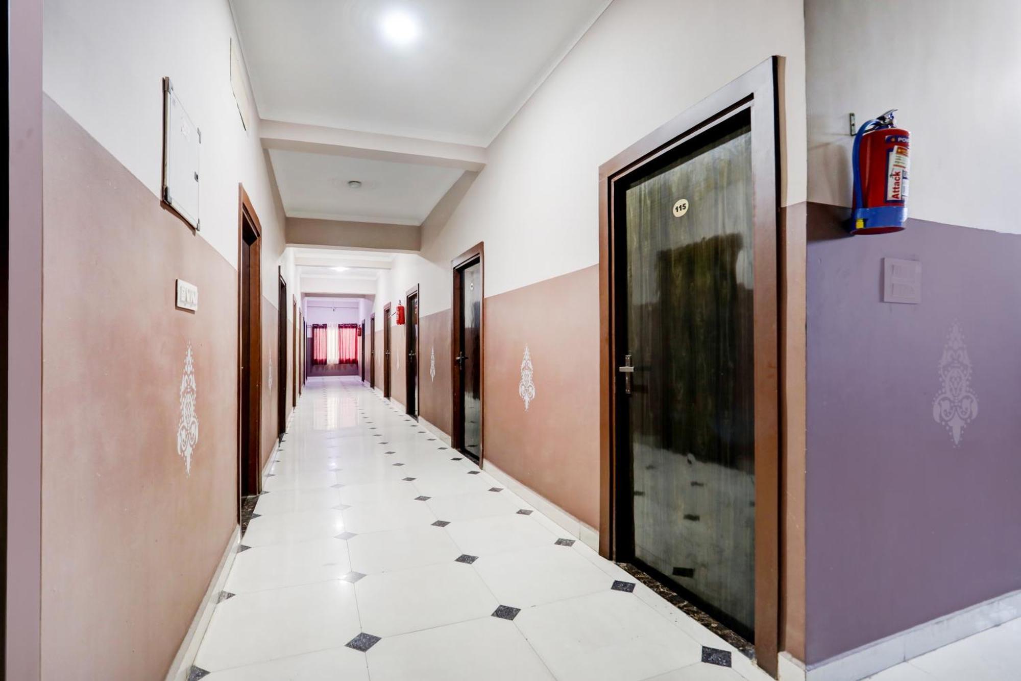 מלון גורקפור Super Townhouse Gida Near Rto Office מראה חיצוני תמונה